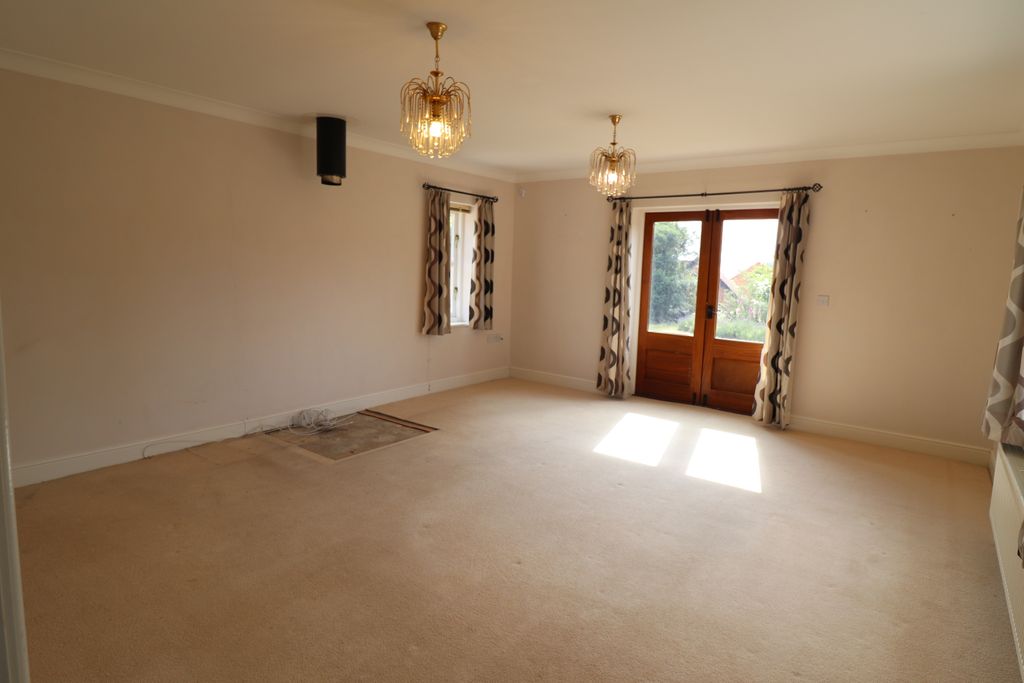 Property photo 3 of 21