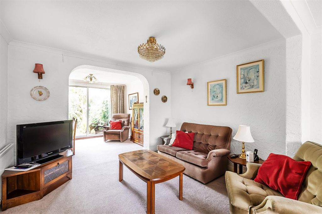 Property photo 3 of 30 39-Chestnut-Copse-3.Jpg