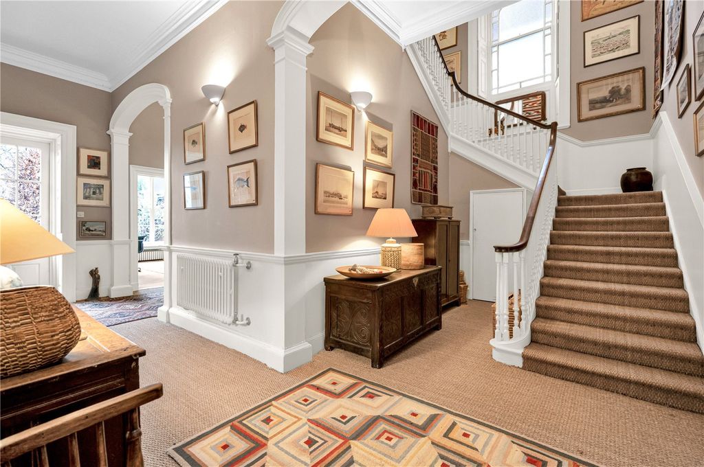 Property photo 2 of 28 Entrance Hall