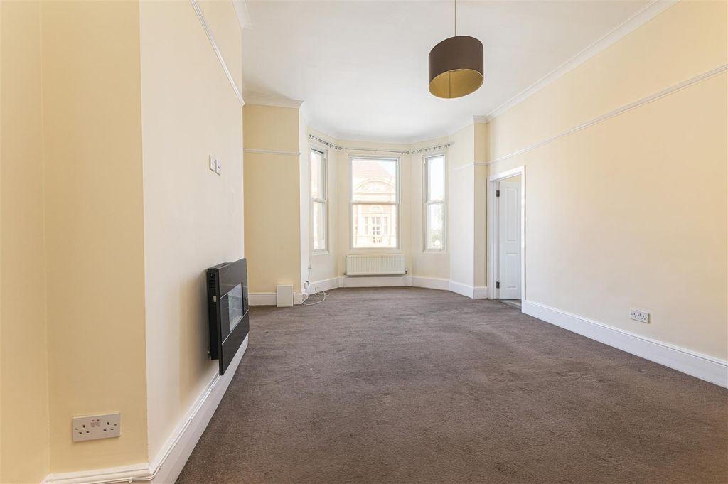Property photo 2 of 10 195B Lavender Hill Rec 1.Jpg