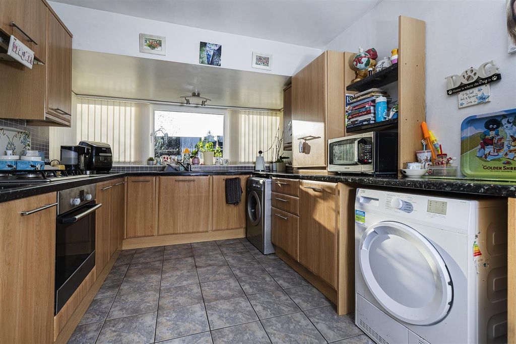 Property photo 2 of 20 Kitchen