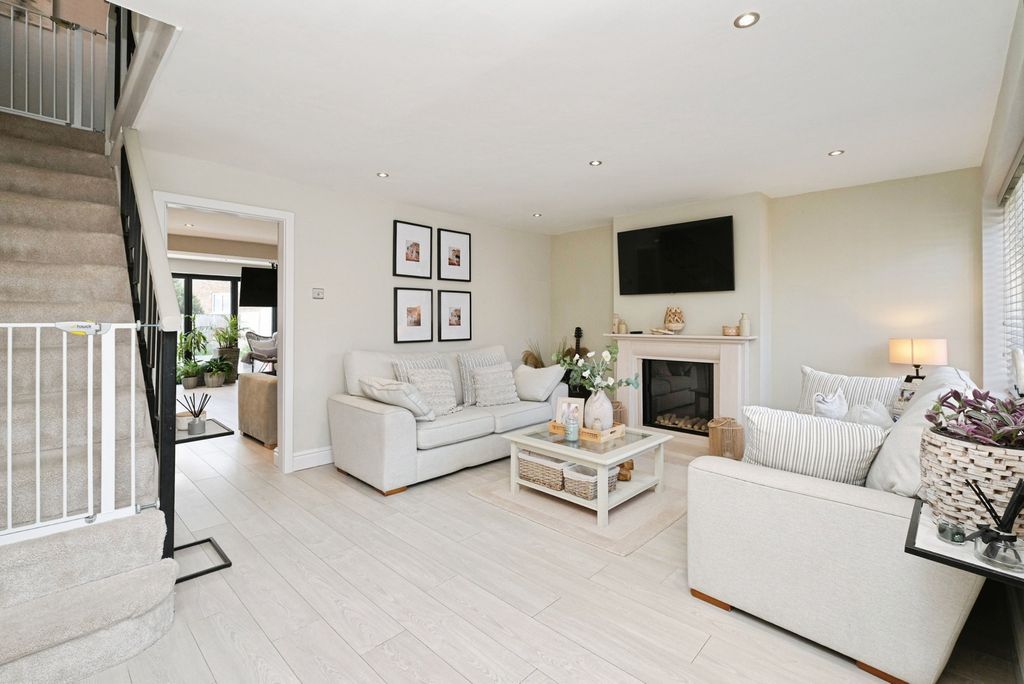 Property photo 3 of 21 Pbox-Img.Jpg