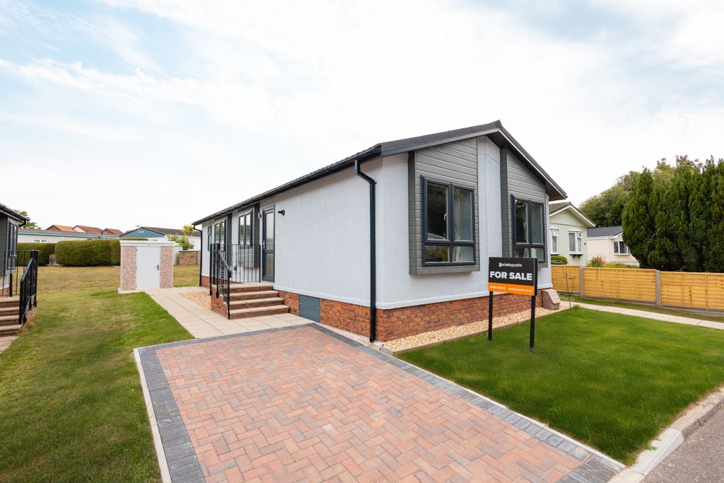 Property photo 1 of 24