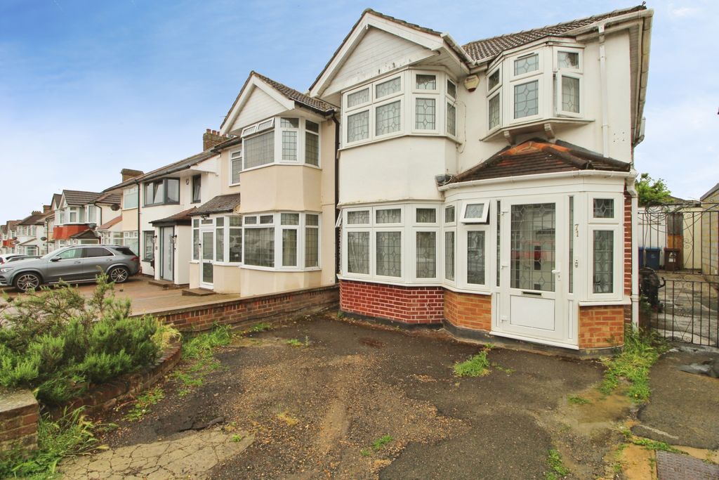 Property photo 1 of 26 Four Bedroom Semi Detached House To Rent