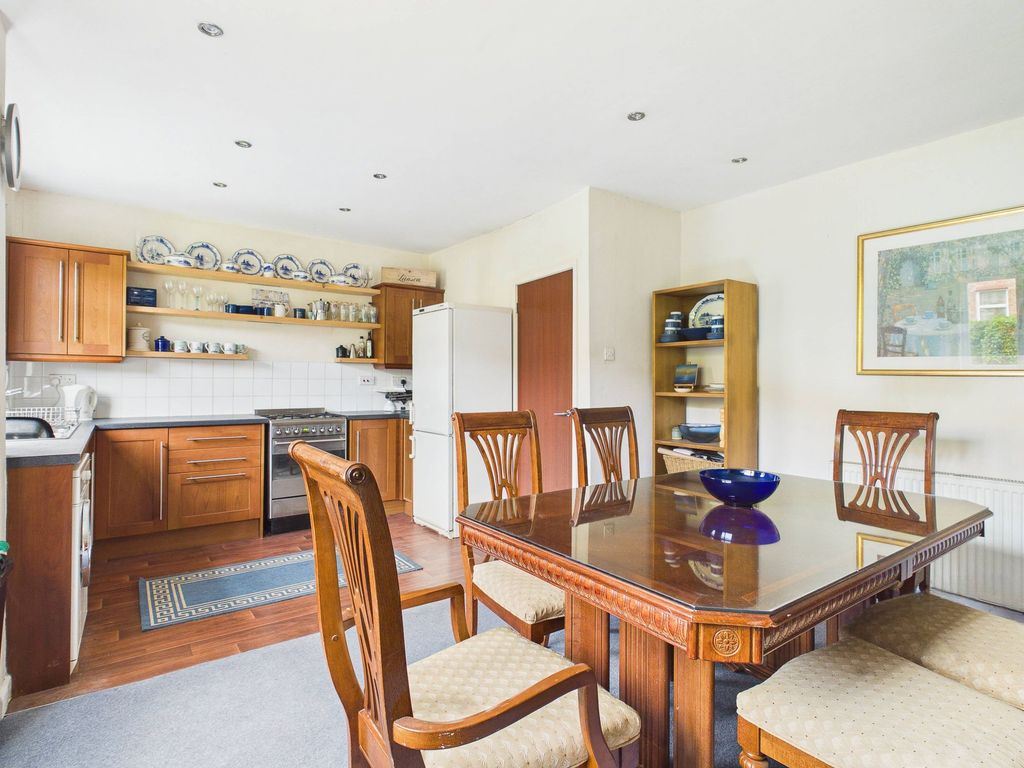 Property photo 3 of 20 Dining Kitchen