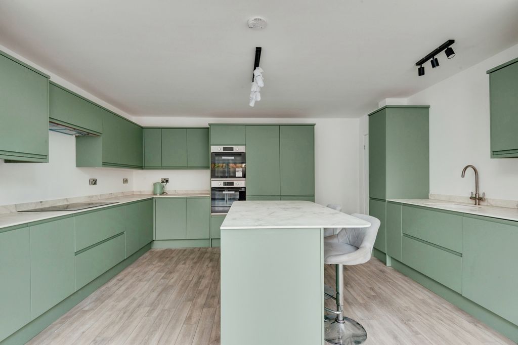 Property photo 2 of 20 Pbox-Img.Jpg