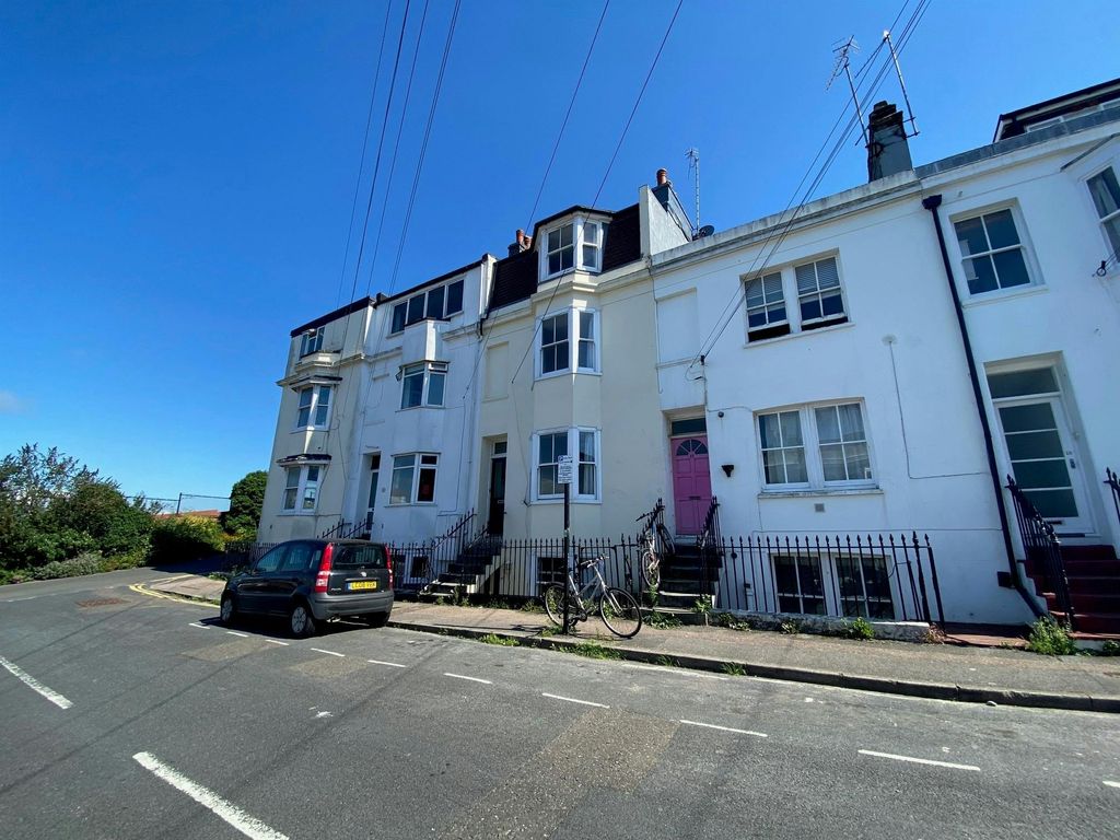 Property photo 3 of 4 Bath Street 16 Brighton 3.Jpg