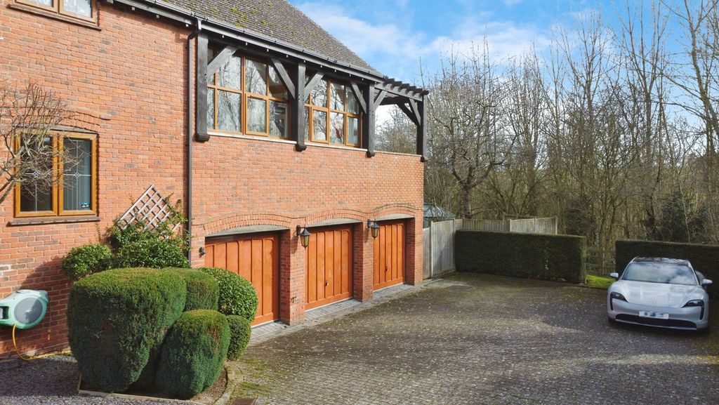 Property photo 2 of 33
