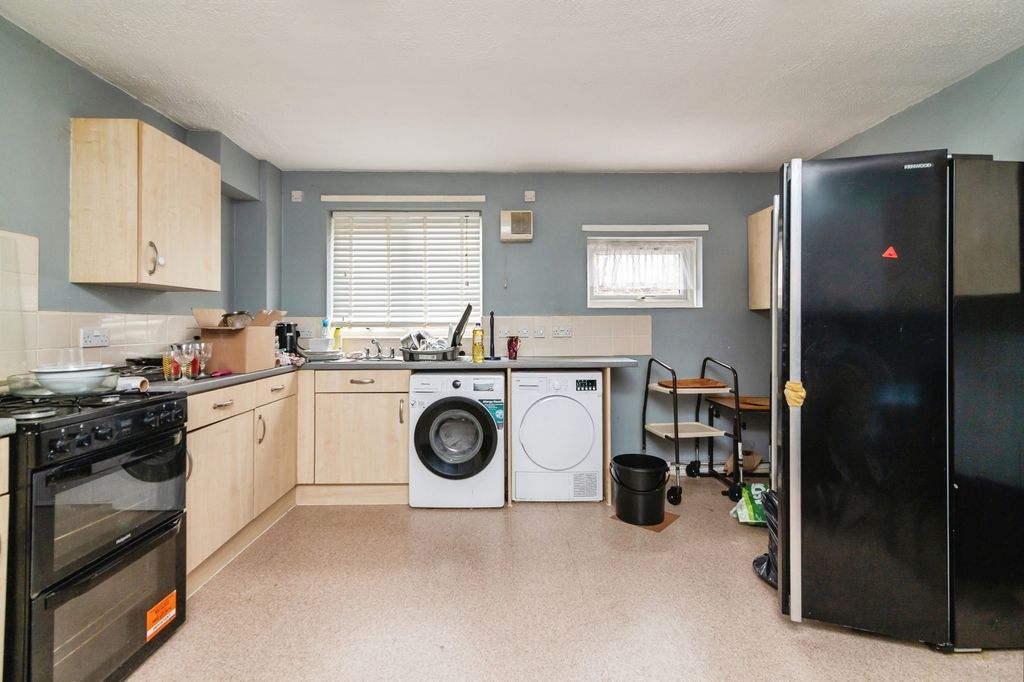 Property photo 3 of 12 Pbox-Img.Jpg