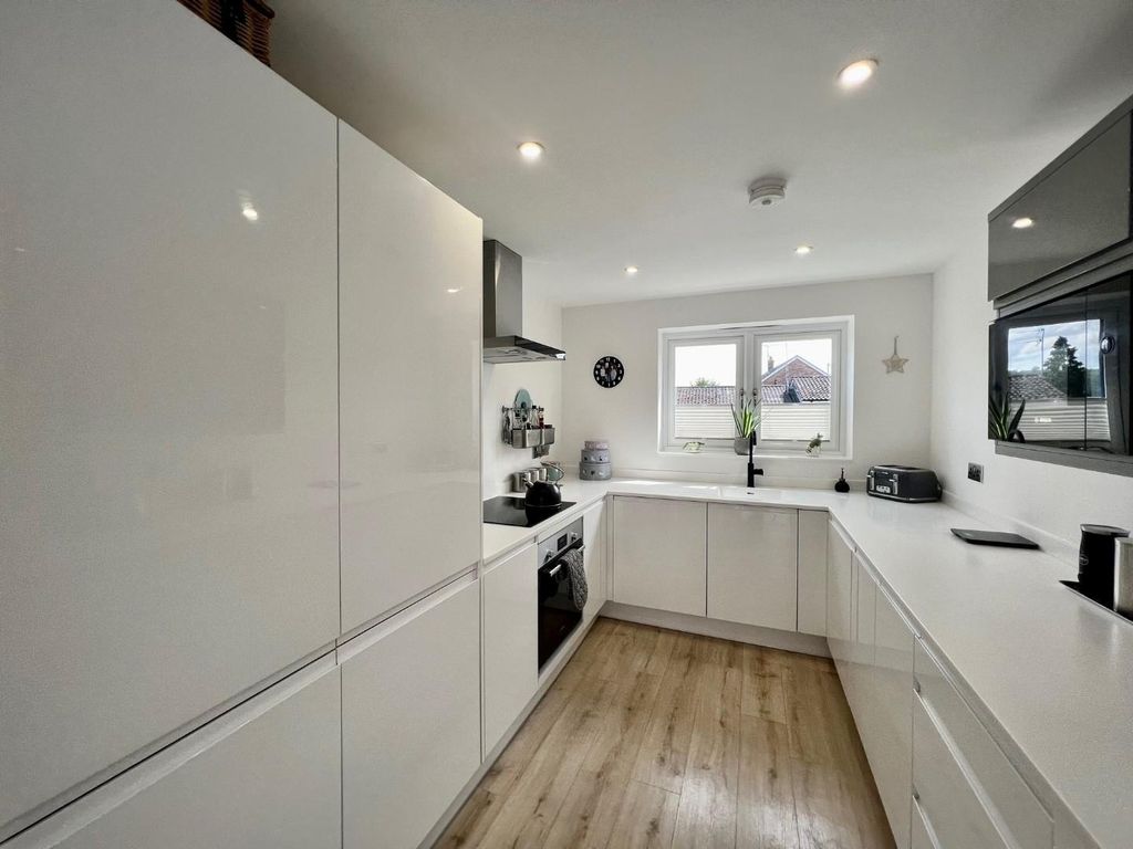 Property photo 3 of 16 Kitchen.Jpg