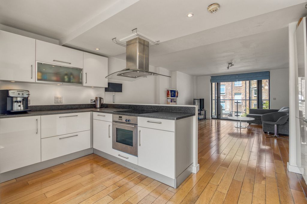 Property photo 3 of 12