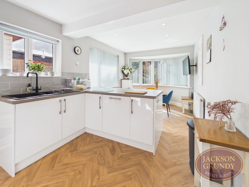 Property photo 2 of 12 Southfield Road