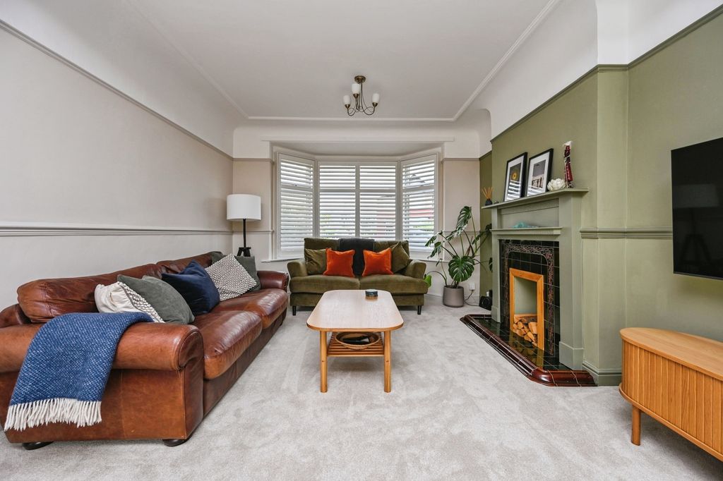 Property photo 3 of 26 Pbox-Img.Jpg