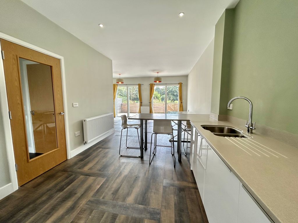 Property photo 2 of 19 Image