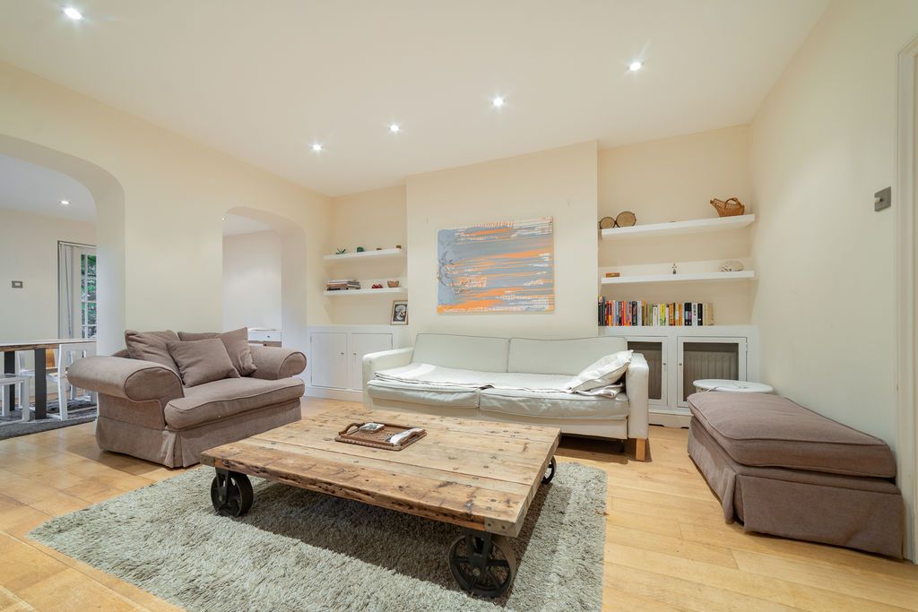 Property photo 1 of 19 Photo 10