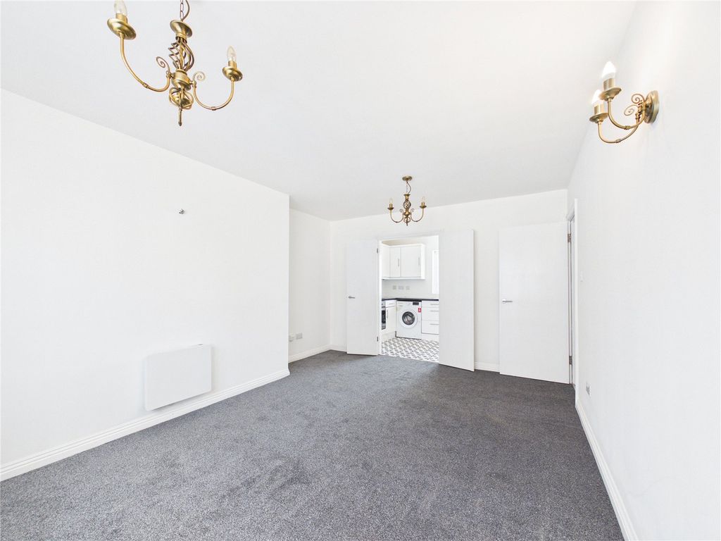 Property photo 2 of 11 Picture No. 15