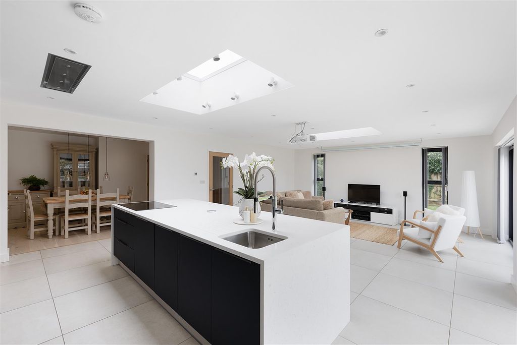 Property photo 2 of 36 Aaland Ph21.Jpg