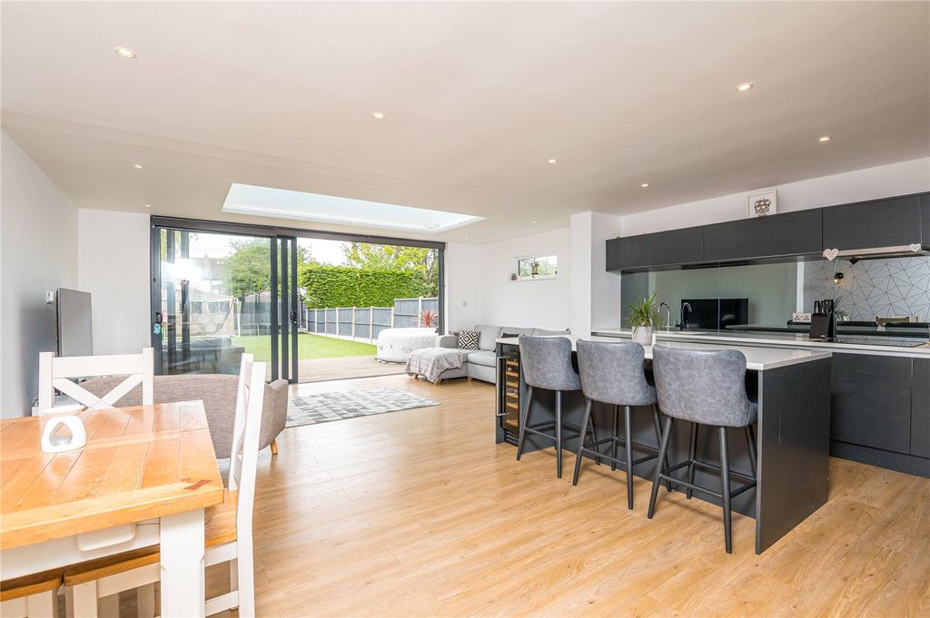 Property photo 2 of 16 Picture No. 13