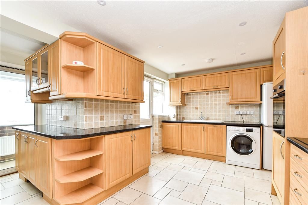 Property photo 1 of 10 Kitchen