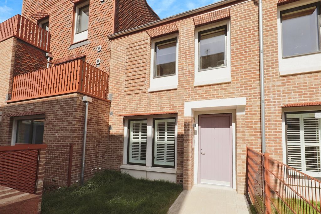 Property photo 2 of 23