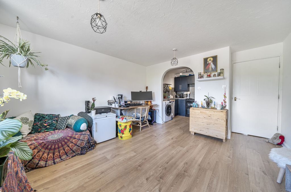 Property photo 3 of 11 1349600-18-68Bee2...