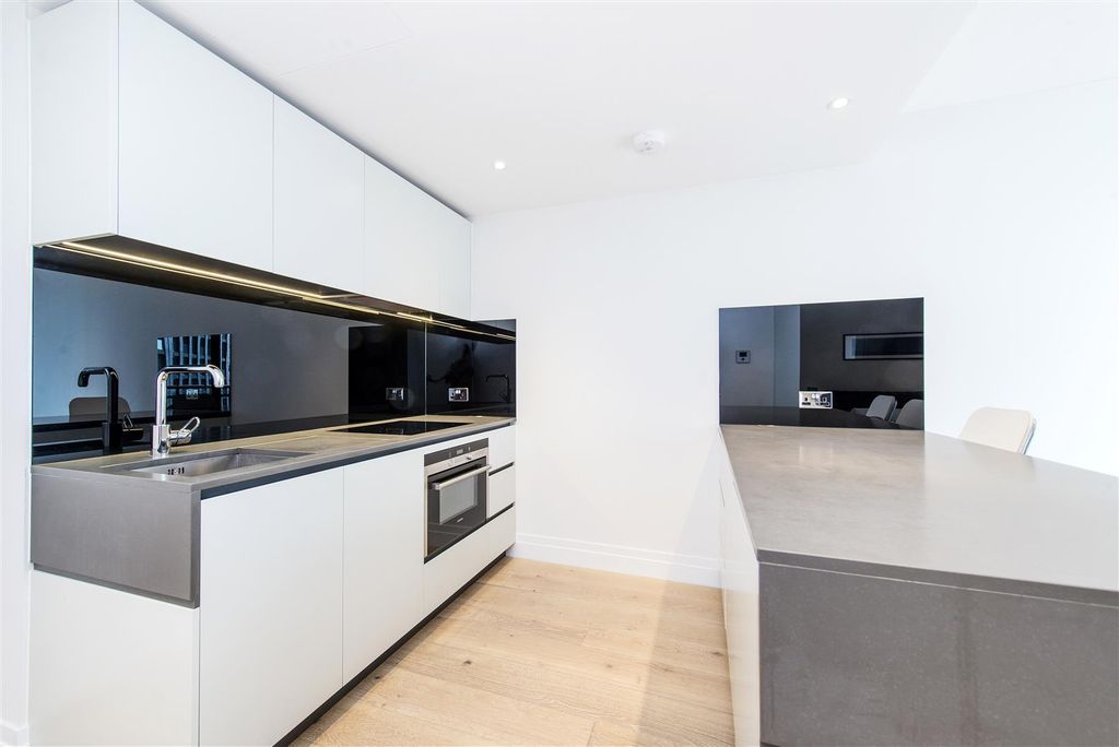 Property photo 3 of 15 Kitchen.