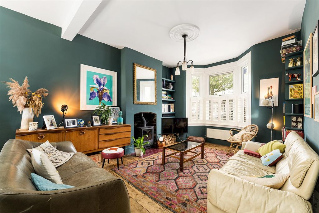 Property photo 2 of 58 Gloucester Road, E17