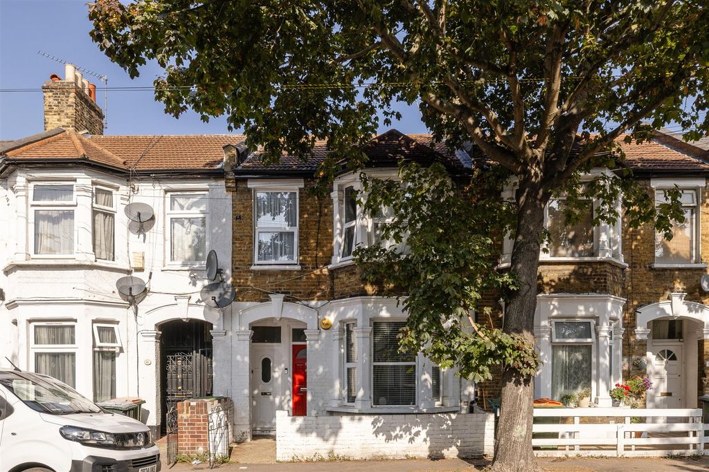 Property photo 1 of 23 Glasgow Road, E13