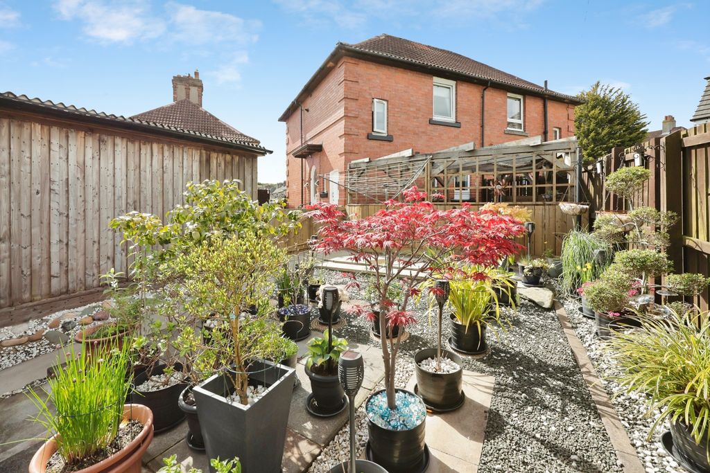 Property photo 2 of 15 Garden