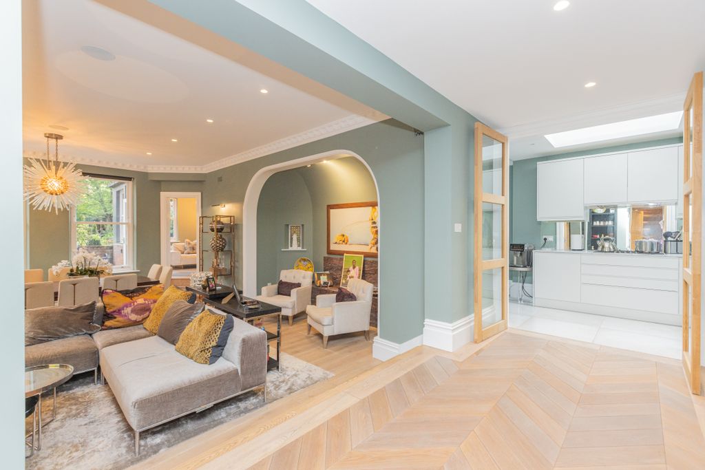 Property photo 2 of 30