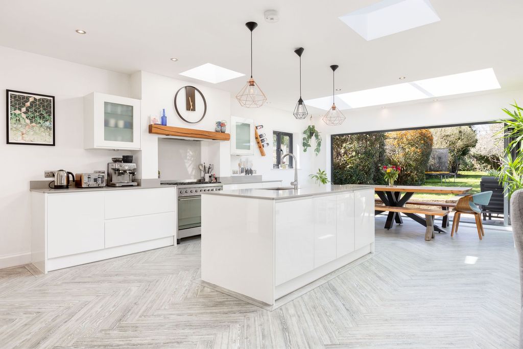 Property photo 2 of 23