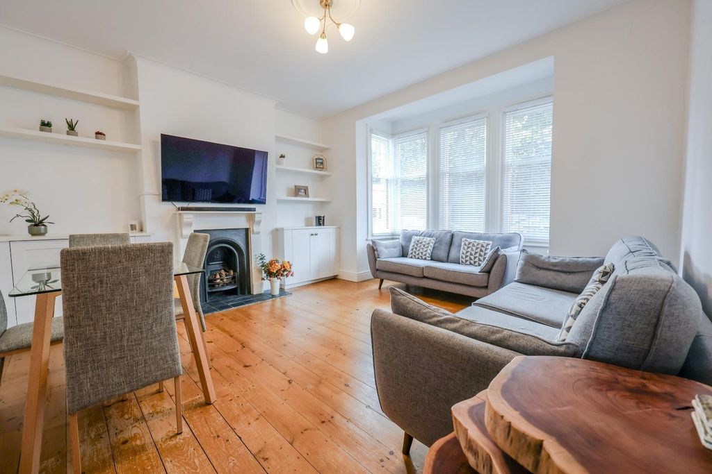 Property photo 2 of 18