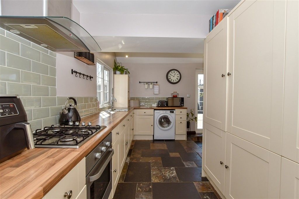 Property photo 1 of 9 Kitchen