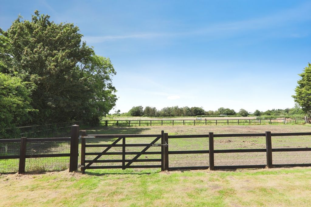 Property photo 3 of 14 5275448