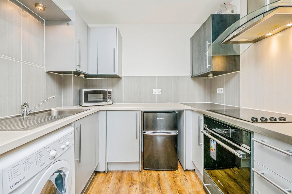 Property photo 3 of 20