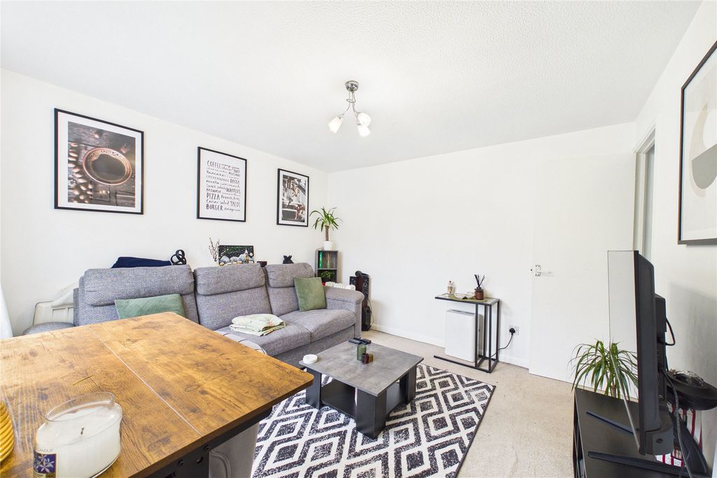 Property photo 2 of 7 Picture No. 15