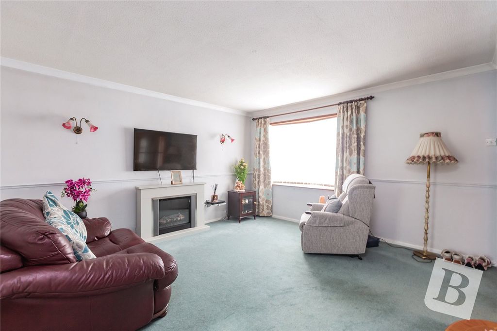 Property photo 2 of 16 Lounge