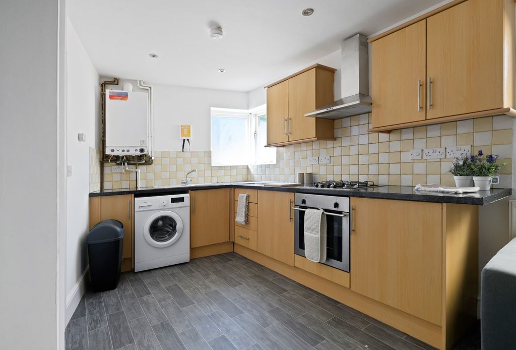 Property photo 3 of 6 Picture No. 28