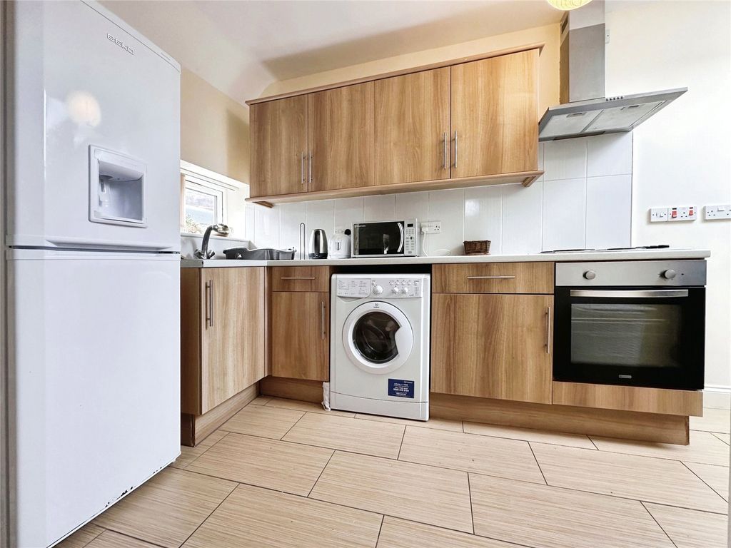 Property photo 2 of 8 Kitchen