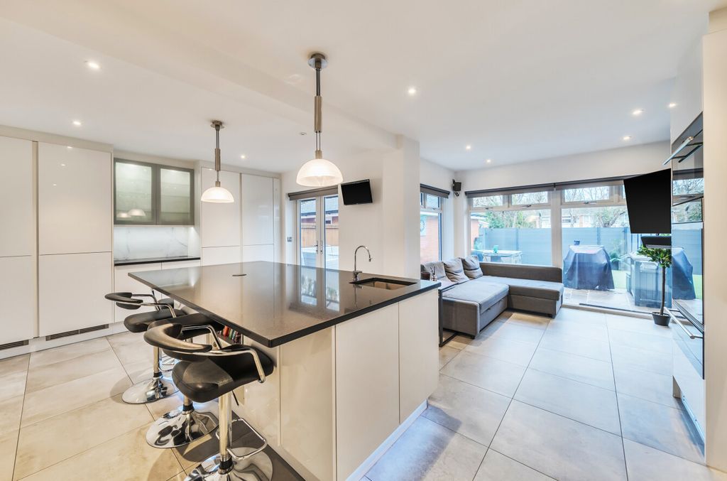 Property photo 2 of 12 1397827-33-69652A...