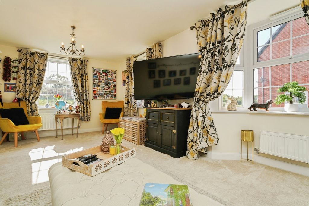 Property photo 2 of 17 Photo