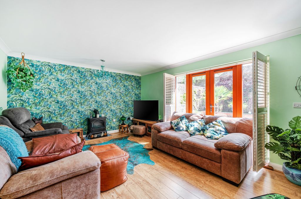 Property photo 2 of 18