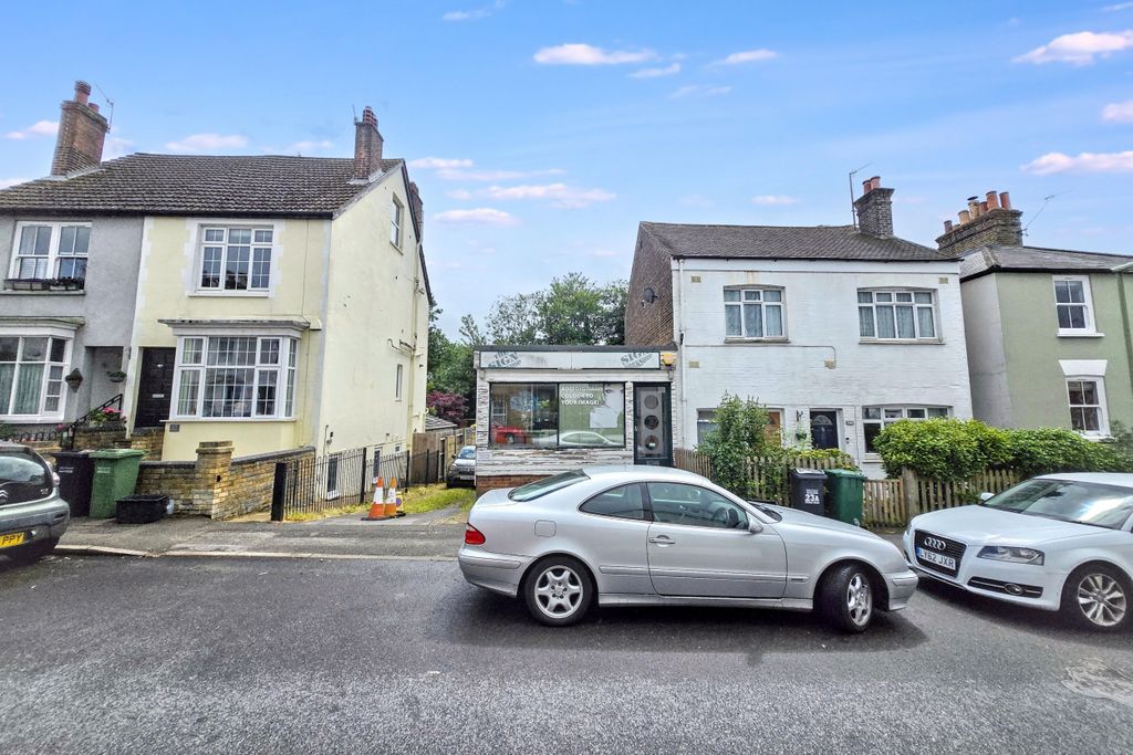 Property photo 2 of 14 25 Doods Road, Reigate, Rh2 0Nt