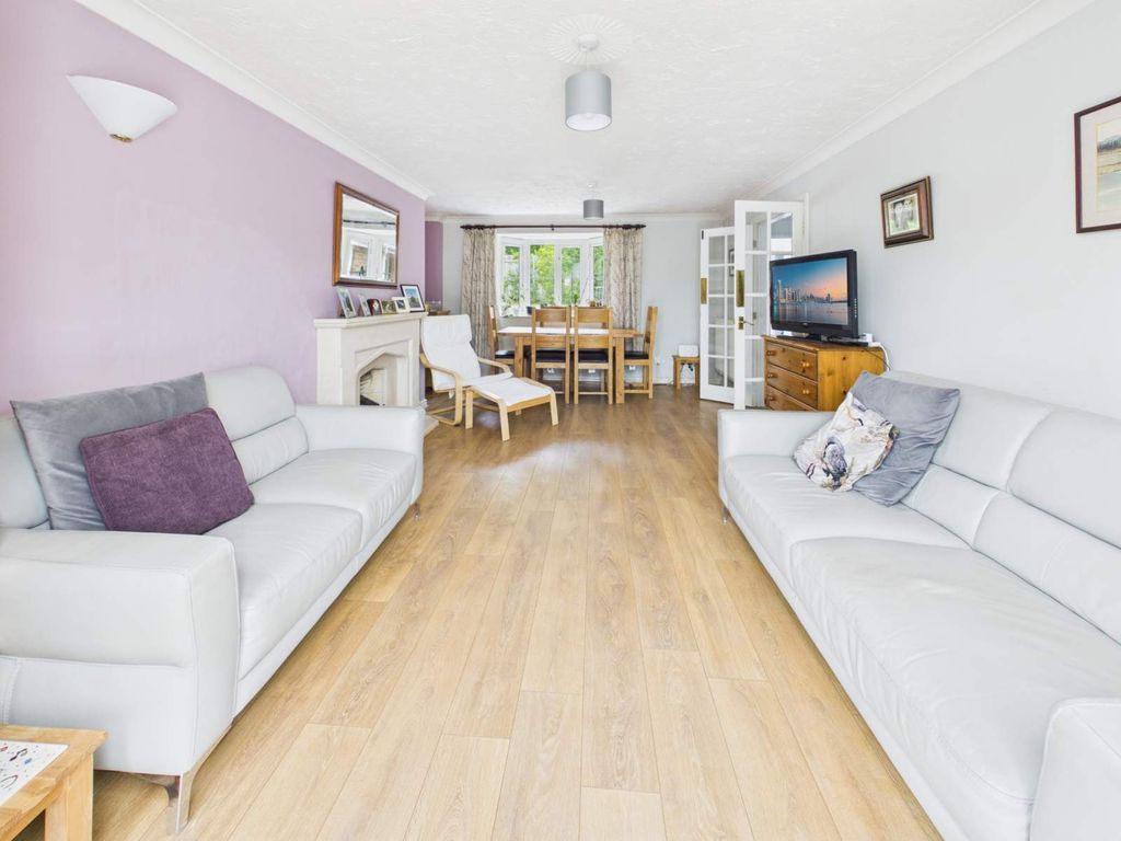 Property photo 2 of 31 Living Room