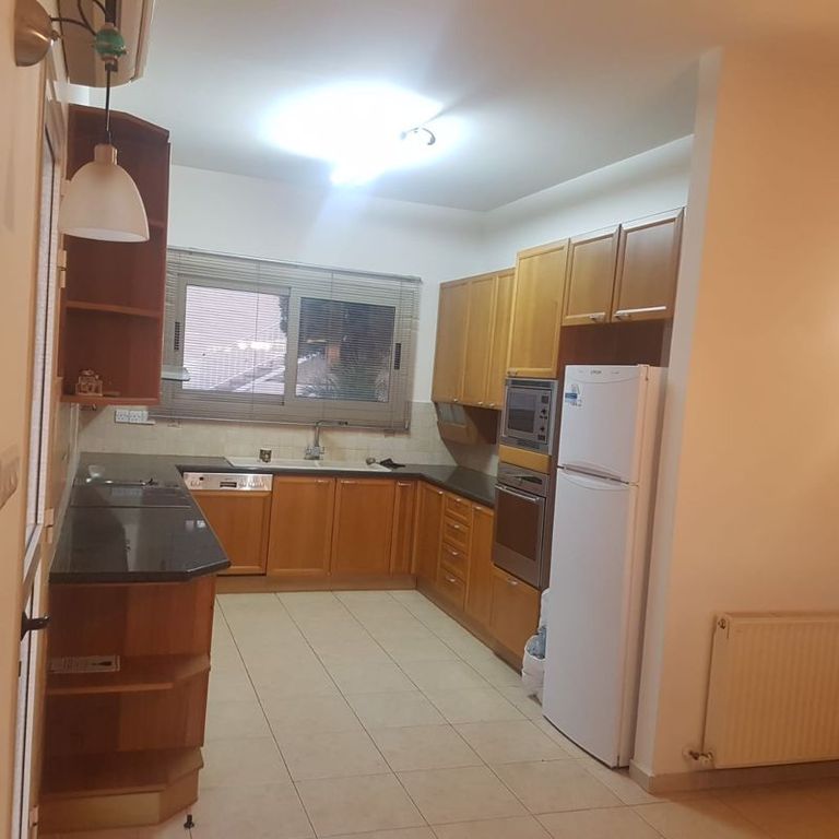 Property photo 3 of 19 Kitchen