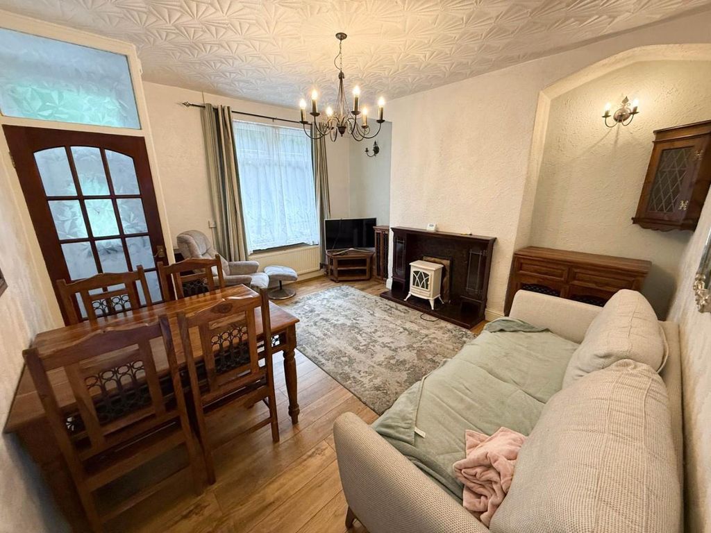 Property photo 2 of 12 Lounge