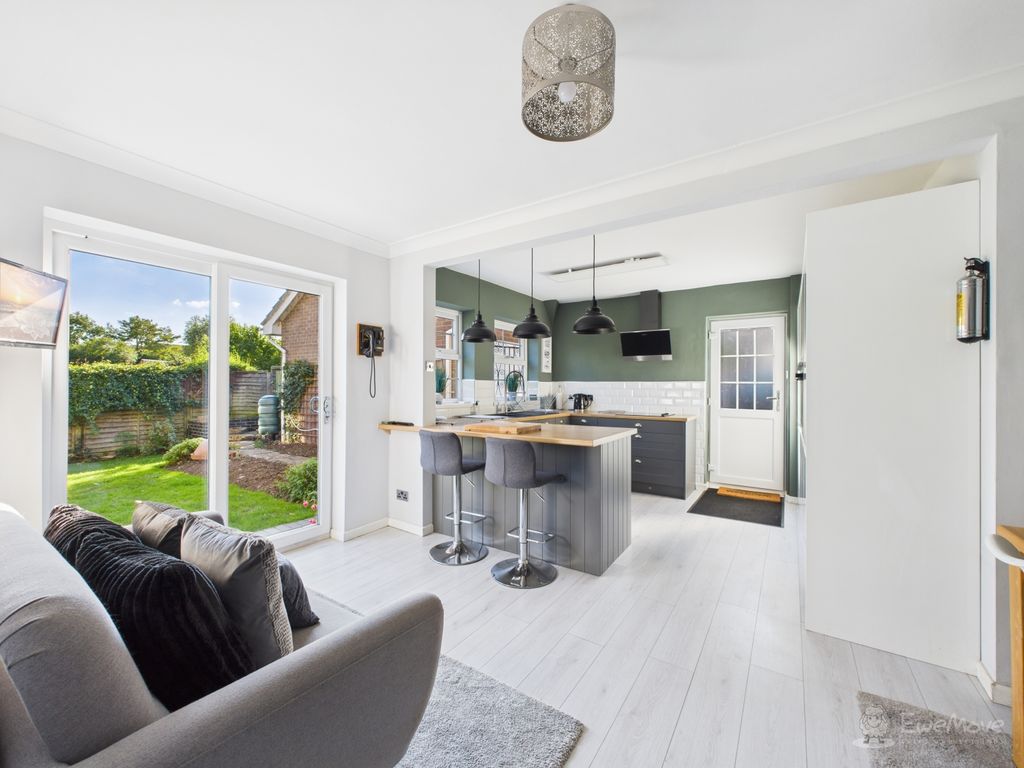 Property photo 2 of 27 Kitchen Diner- Mark Stephens Ewemove Newmarket And