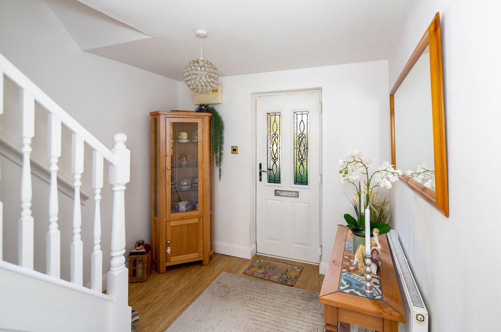 Property photo 2 of 22 Entrance Hall