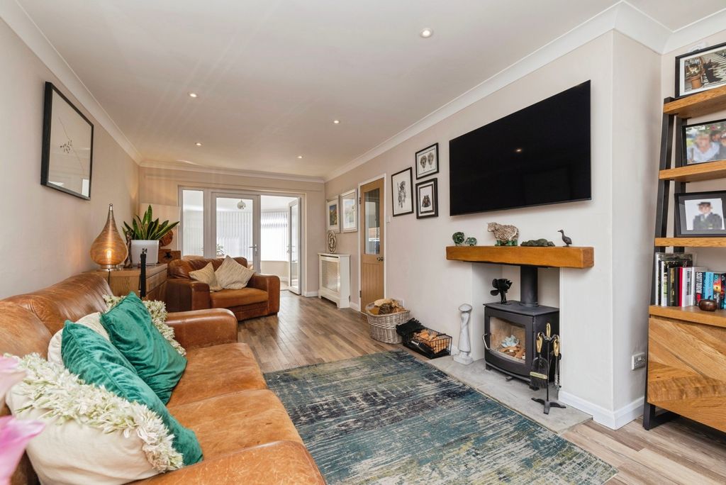 Property photo 3 of 21 Pbox-Img.Jpg