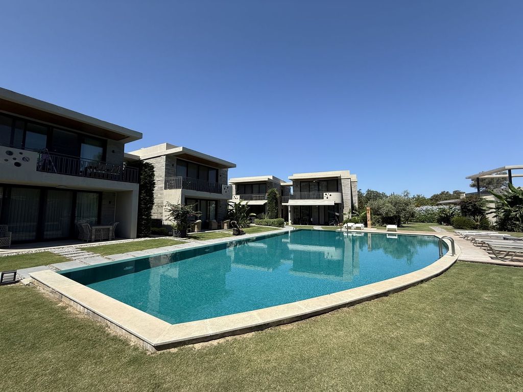 Property photo 1 of 25 Idyllic Apartment In Bodrum For Sale - Set On A Boutique Complex With An Olympic Pool